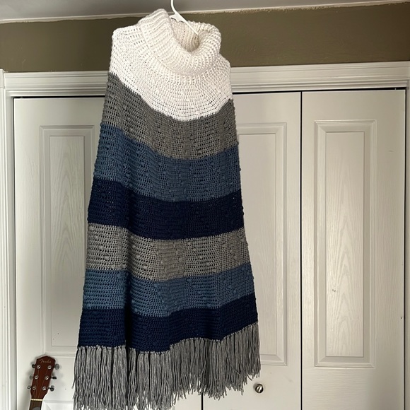 Women’s OS oversized knitted turtleneck shall - Picture 1 of 1